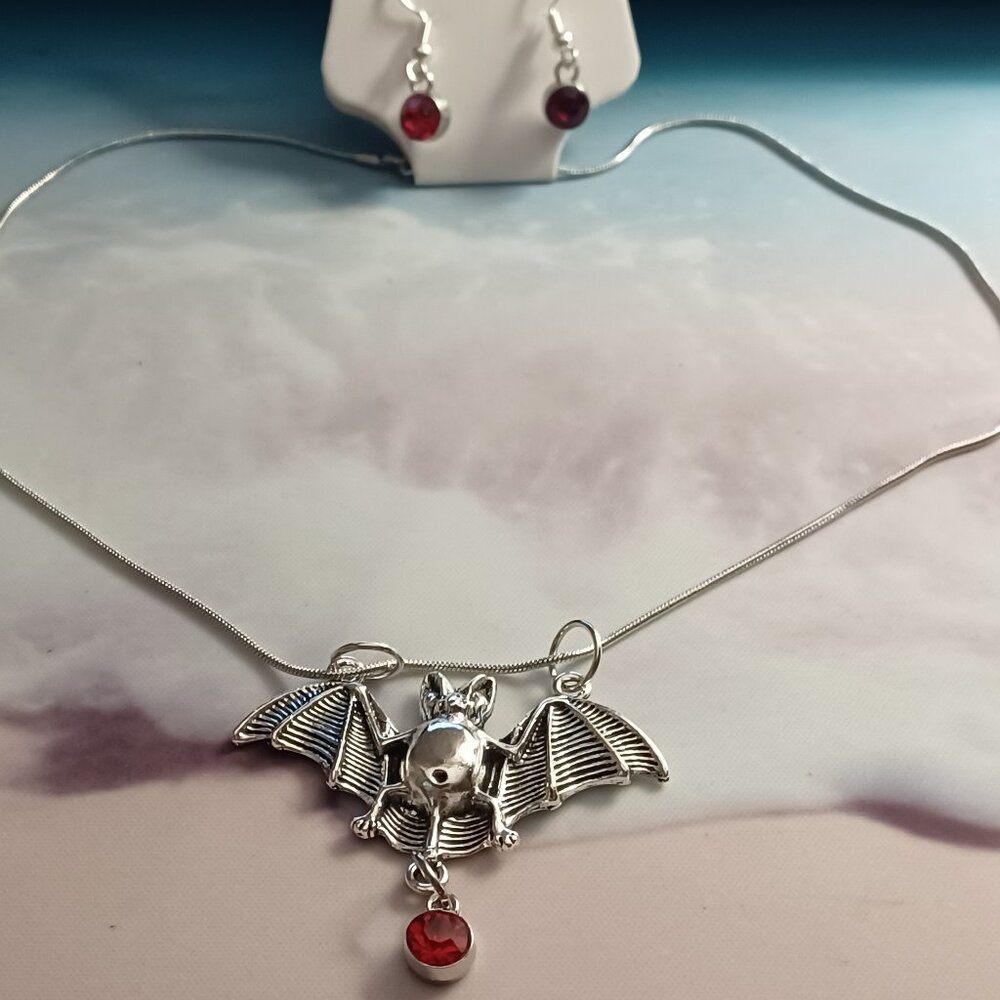 NWT HANDMADE HALLOWEEN SILVER & RED CRYSTAL NECKLACE & EARRING SET